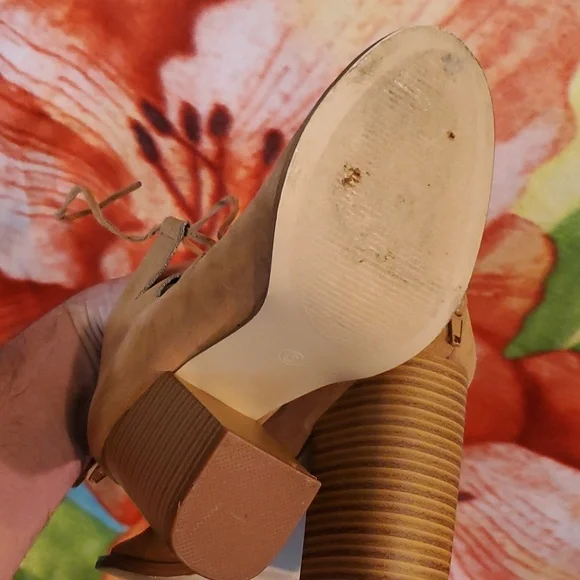 👢6.5 Altar’d State Vegan Light Brown Heels - Picture 4 of 11